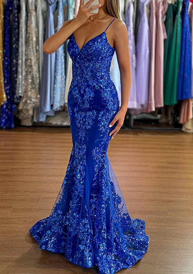 Robe de bal en tulle sans manches à col en V et traîne avec paillettes appliquées